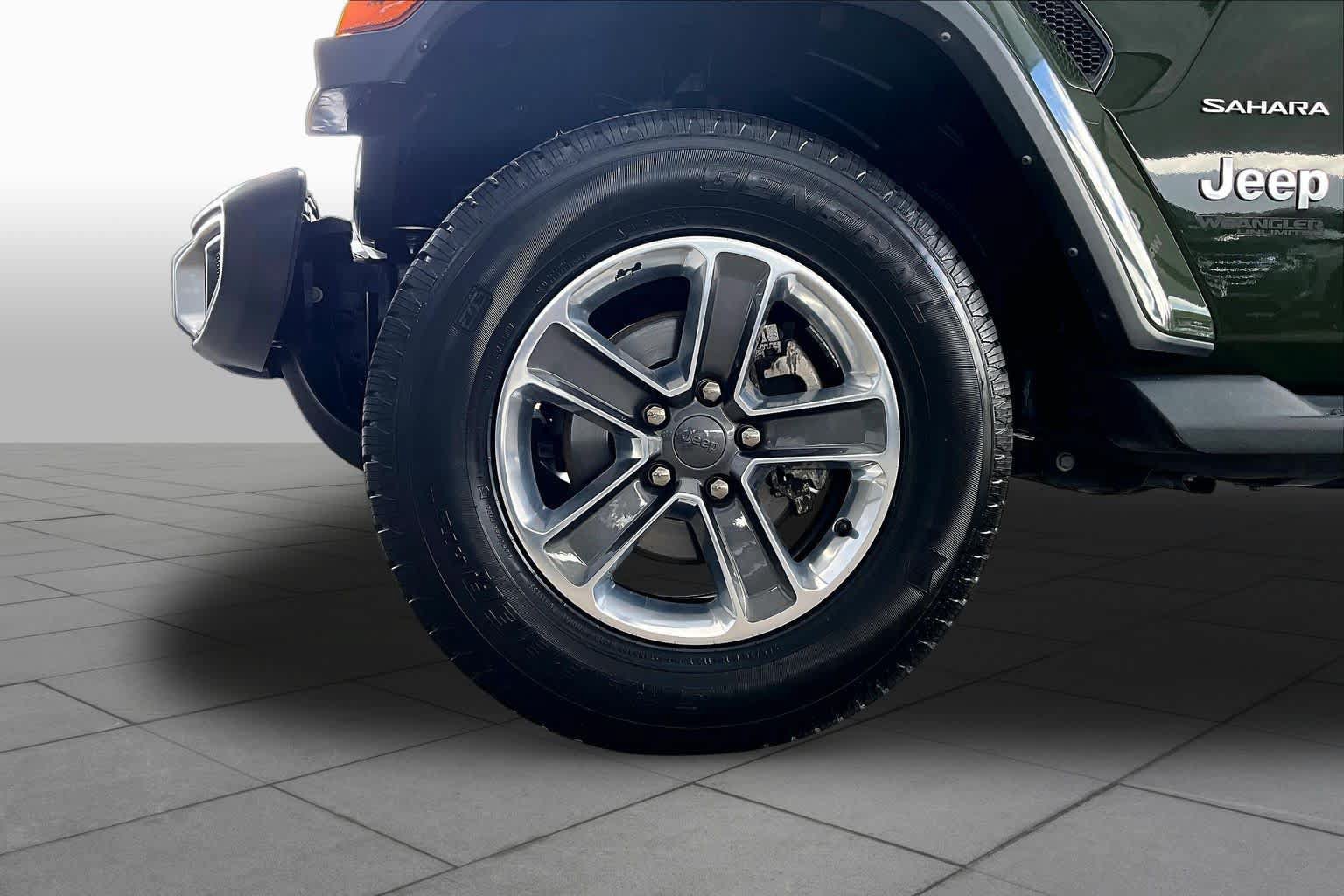 Used 2022 Jeep Wrangler Unlimited Sahara AWD/4WD image 11