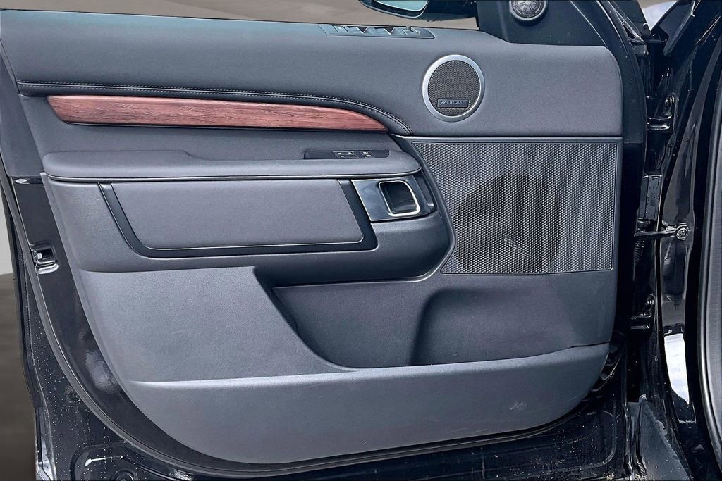 Used 2024 Land Rover Discovery S AWD/4WD image 18