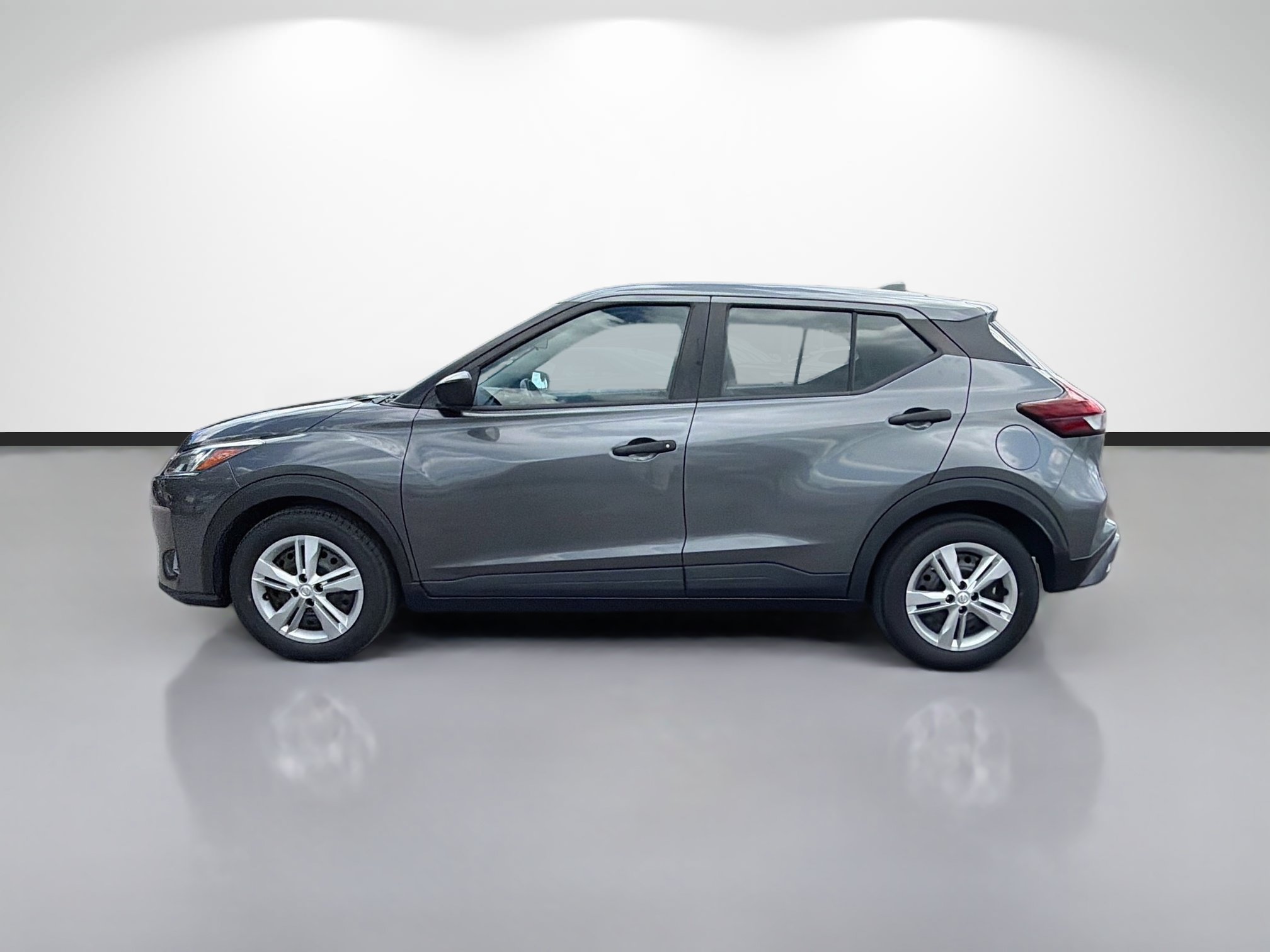 Used 2021 Nissan Kicks S FWD image 6