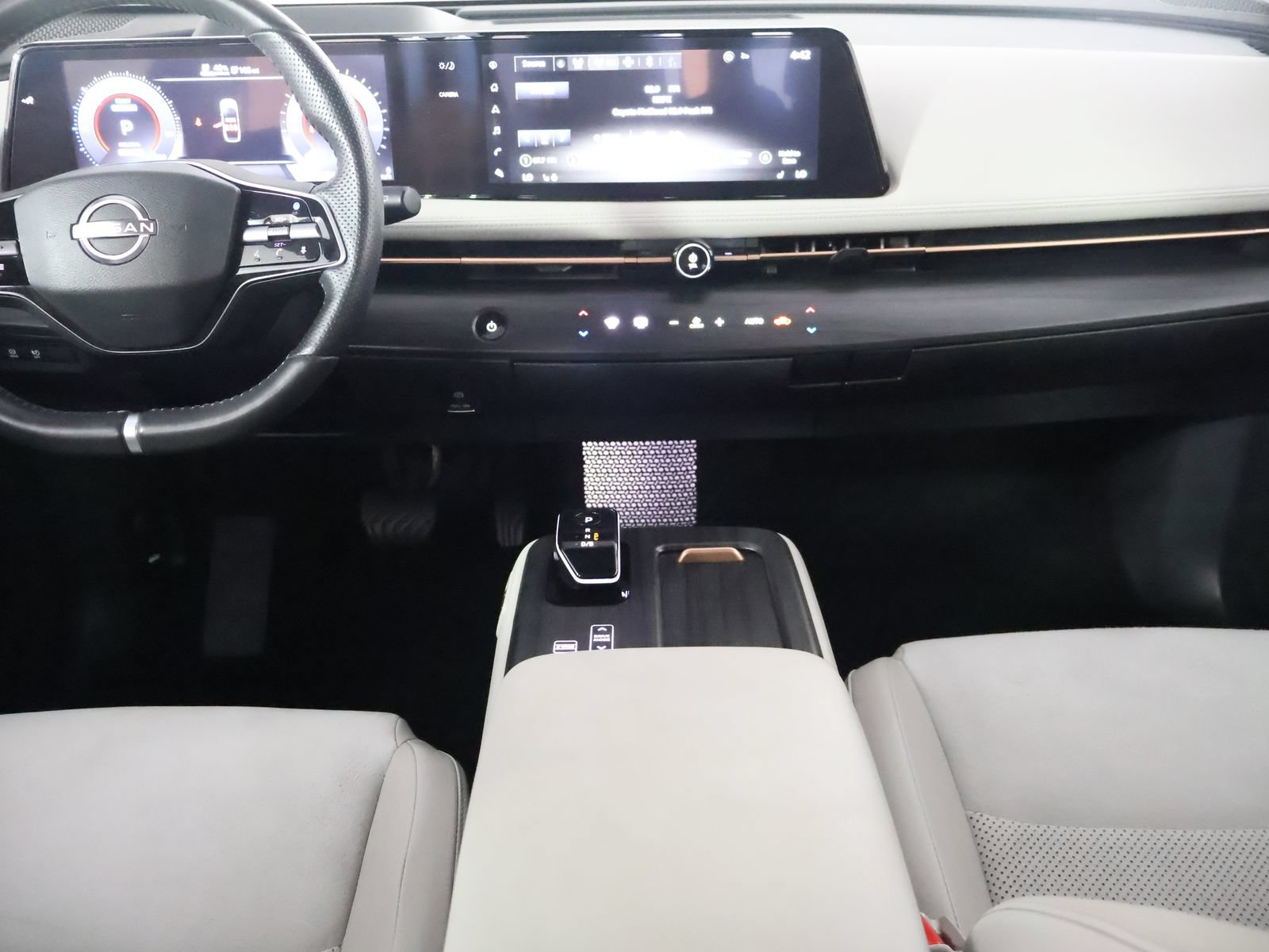 Used 2023 Nissan Ariya AWD image 29