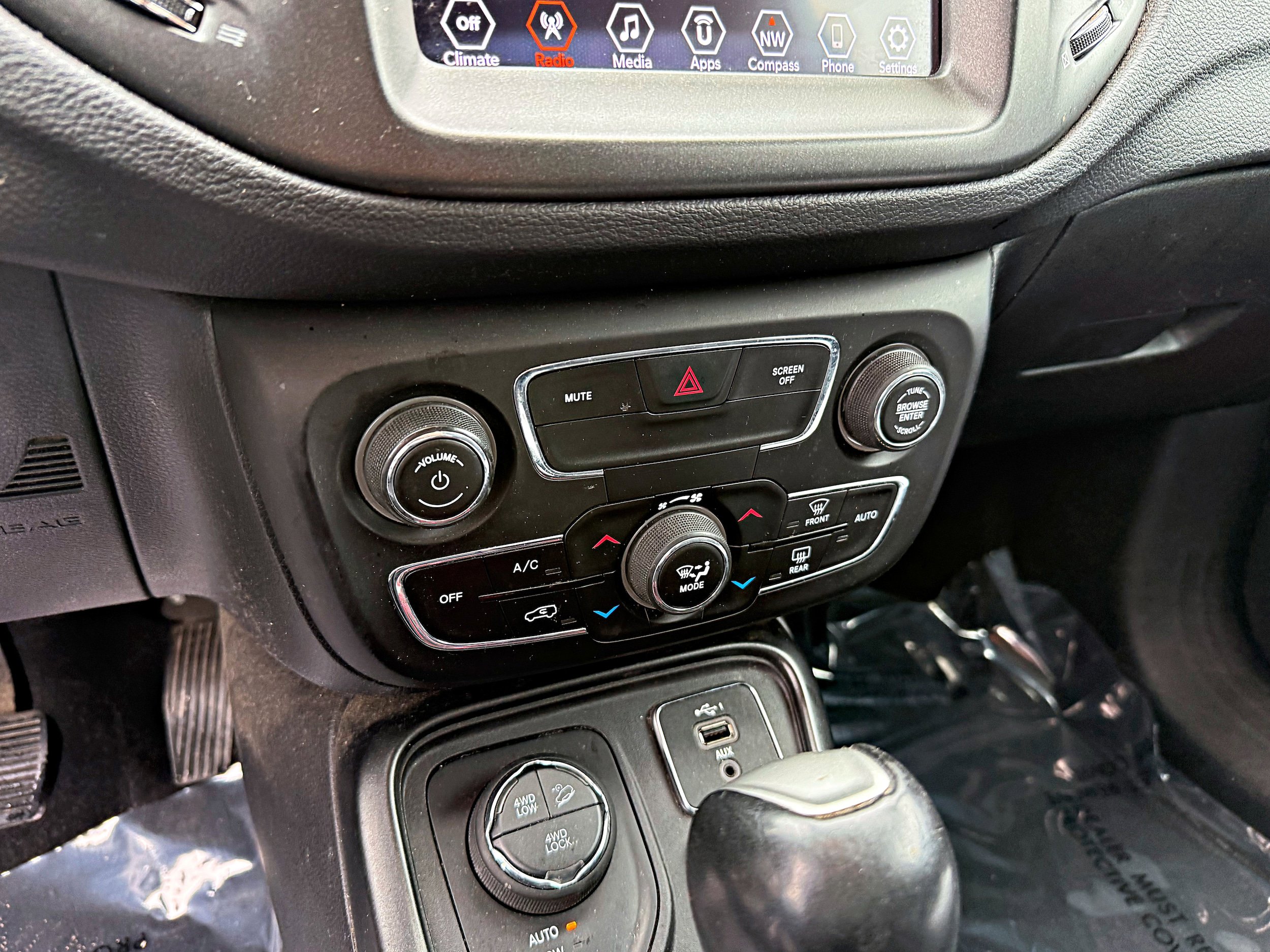 Used 2019 Jeep Compass Trailhawk AWD/4WD image 17