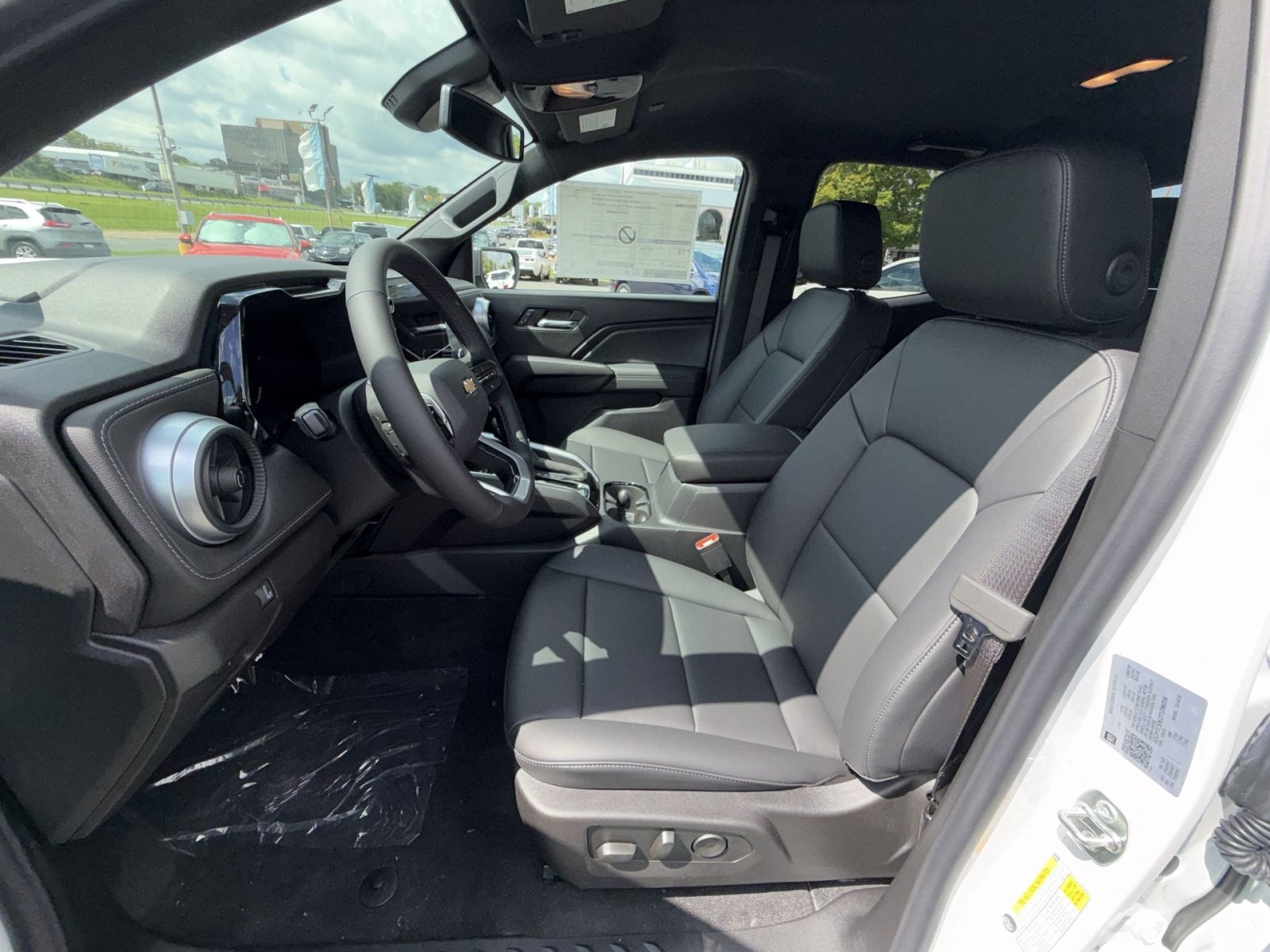 New 2026 Chevrolet Colorado LT w/ LT Convenience Package AWD/4WD image 13