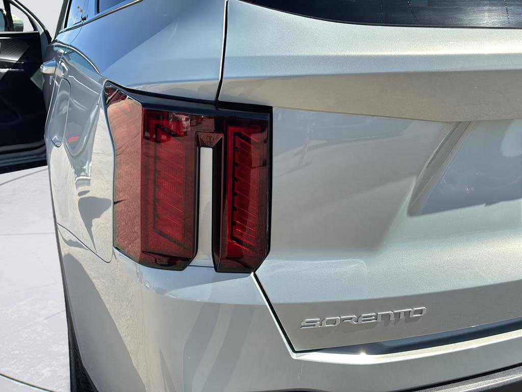 Certified 2026 Kia Sorento LX FWD image 30