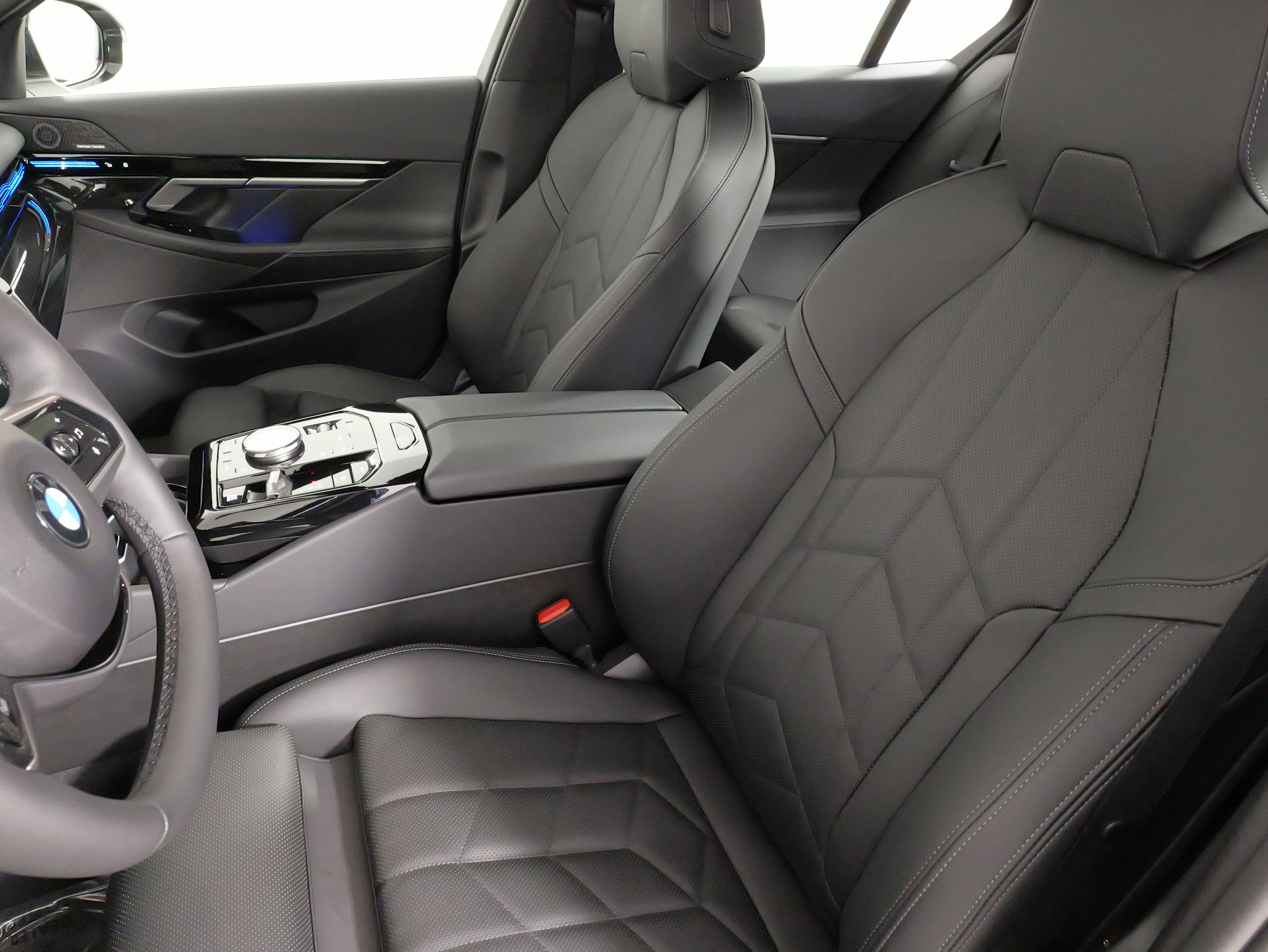 Used 2026 BMW 530i xDrive w/ Premium Package image 31