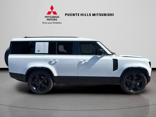 Used 2024 Land Rover Defender 130 X-Dynamic SE AWD/4WD image 4
