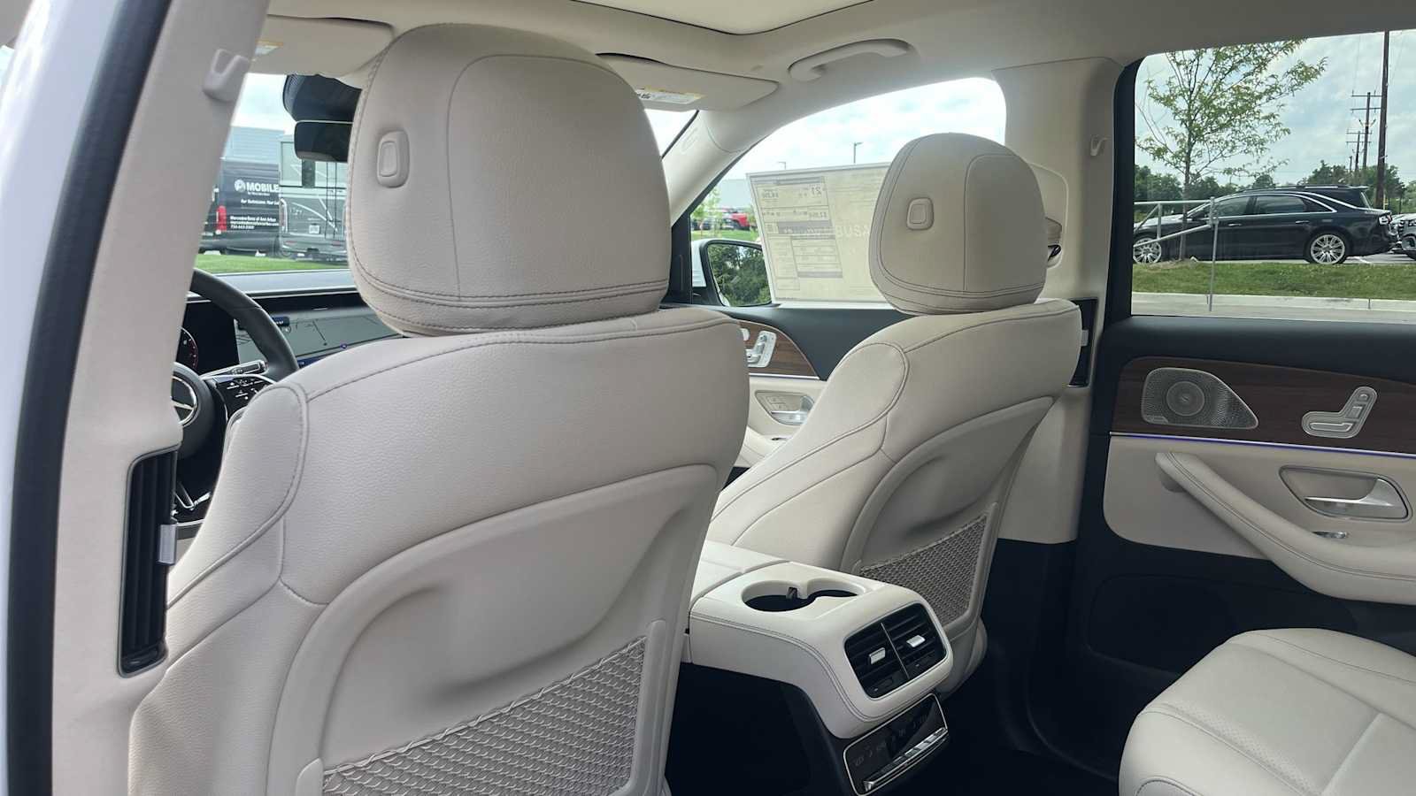 New 2026 Mercedes-Benz GLS 450 4MATIC image 32