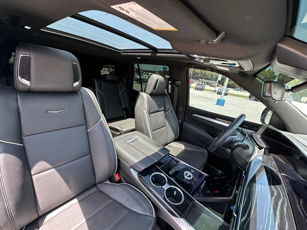 Used 2025 Cadillac Escalade Sport RWD image 41
