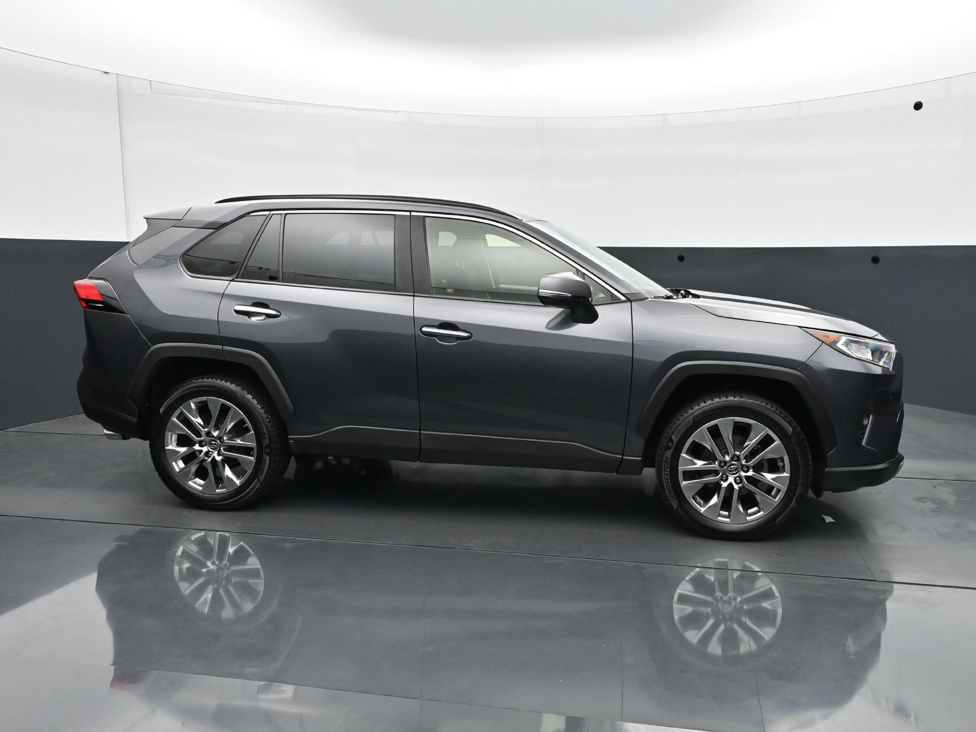 Used 2019 Toyota RAV4 Limited w/ Cold Weather Package AWD/4WD image 7