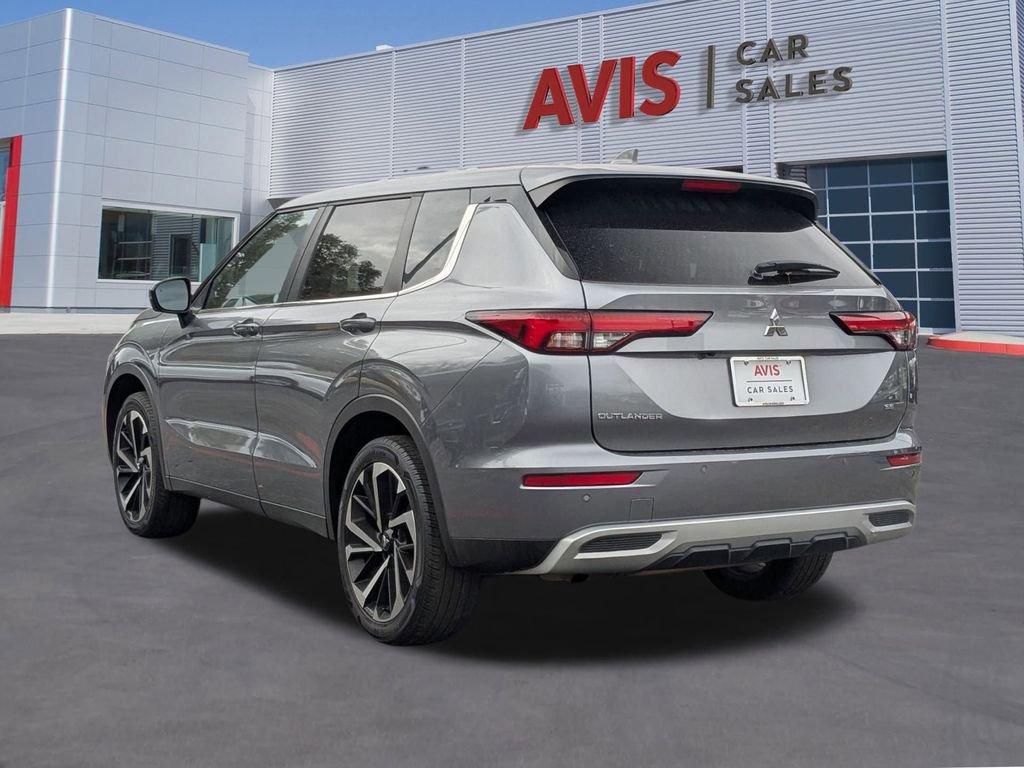 Used 2024 Mitsubishi Outlander SE image 3