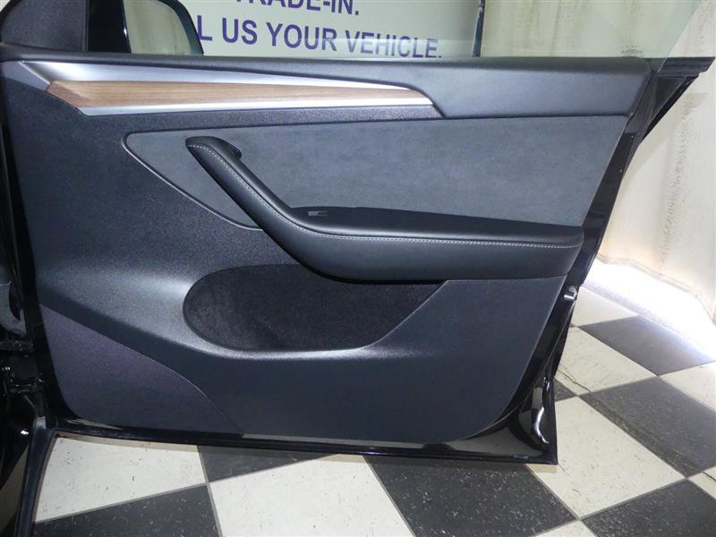 Used 2024 Tesla Model Y 2WD image 22