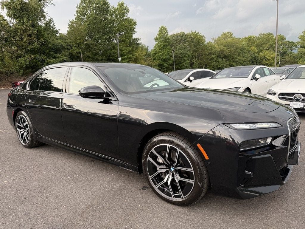 Used 2024 BMW 760i xDrive w/ Executive Package AWD/4WD image 2