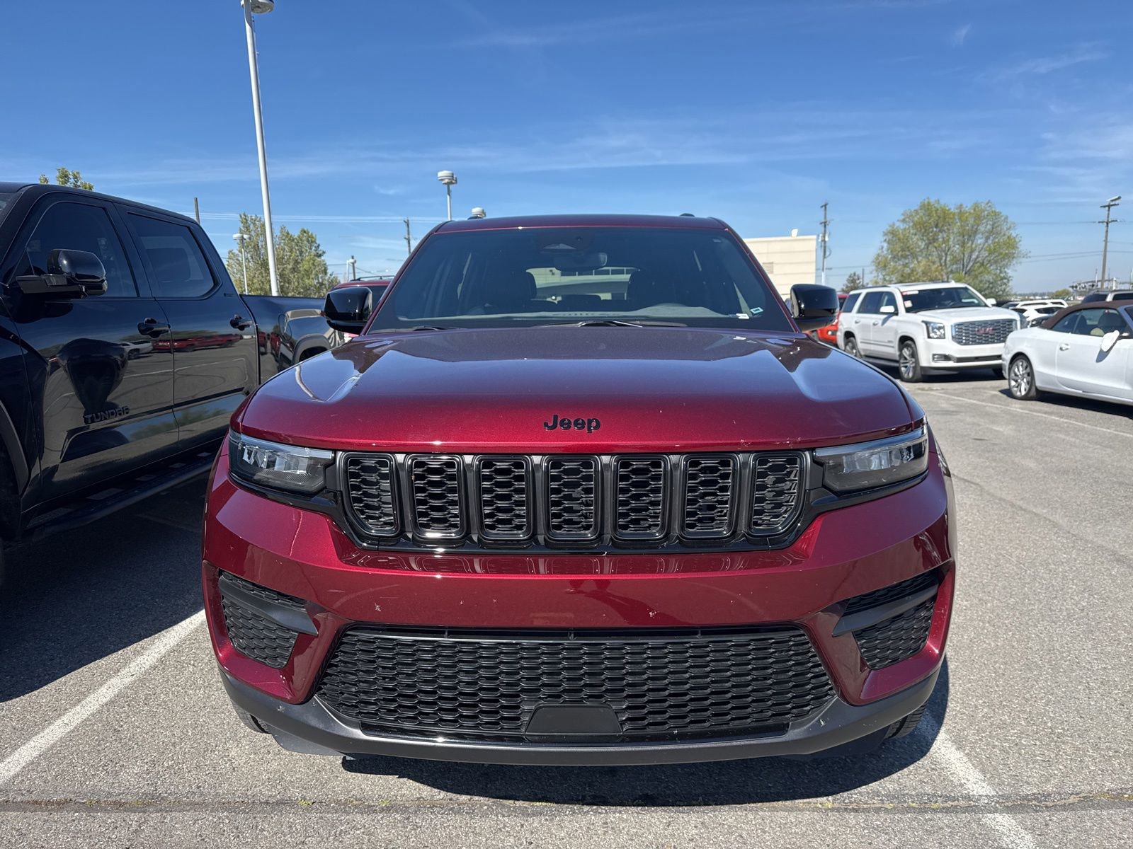 Used 2024 Jeep Grand Cherokee Altitude AWD/4WD image 2