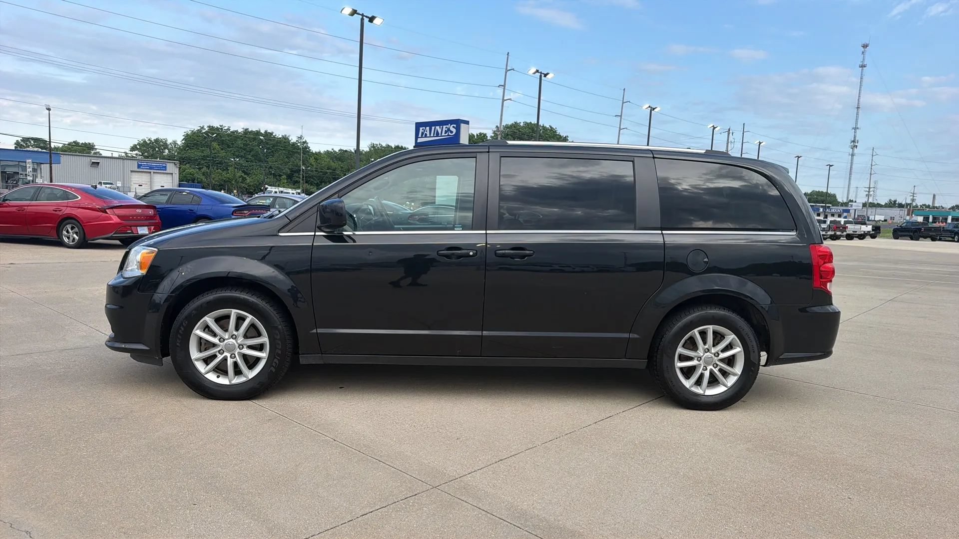 Used 2019 Dodge Grand Caravan SXT w/ Driver Convenience Group FWD image 8