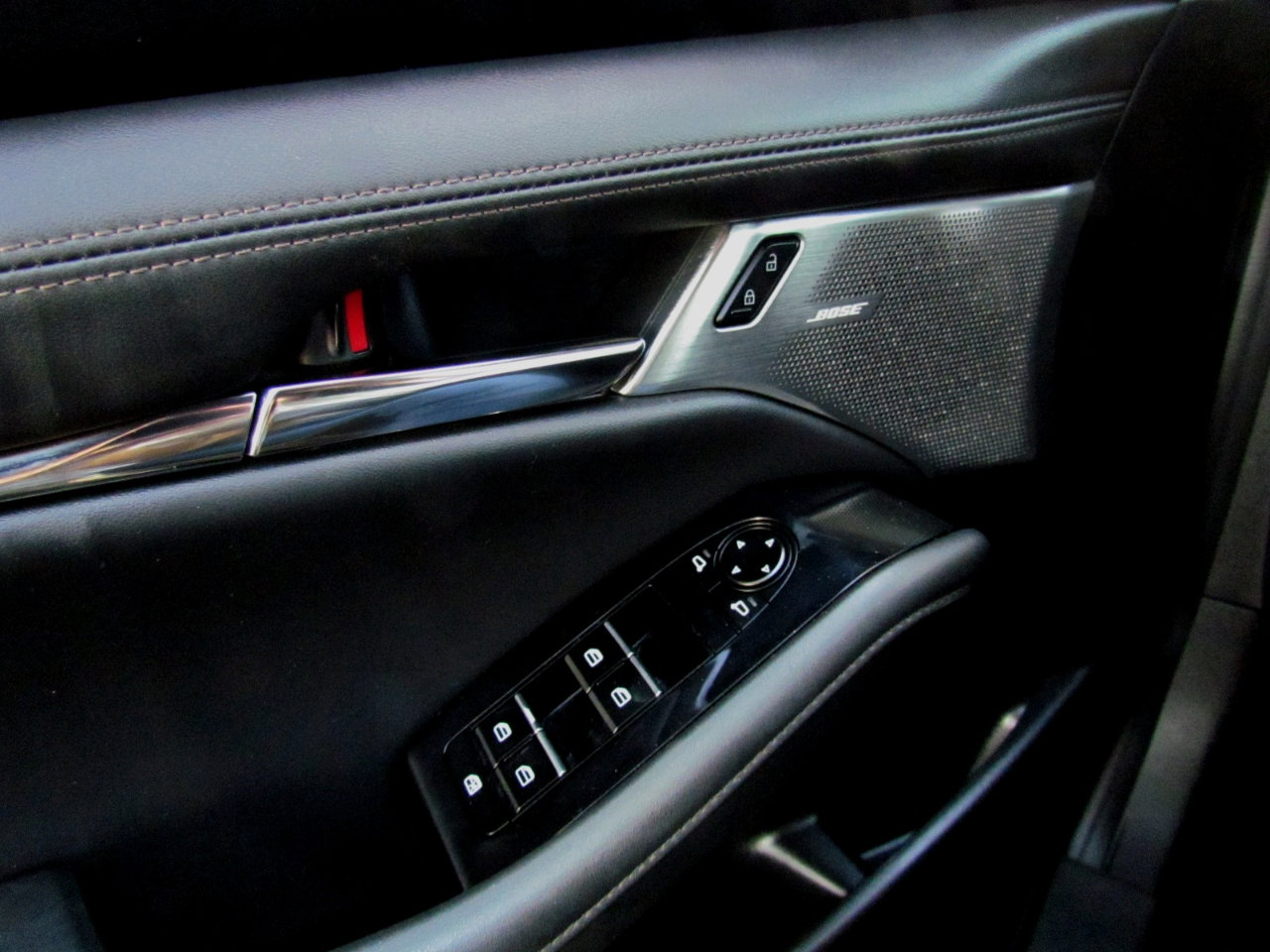 Used 2020 MAZDA MAZDA3 Hatchback w/ Premium Package image 19