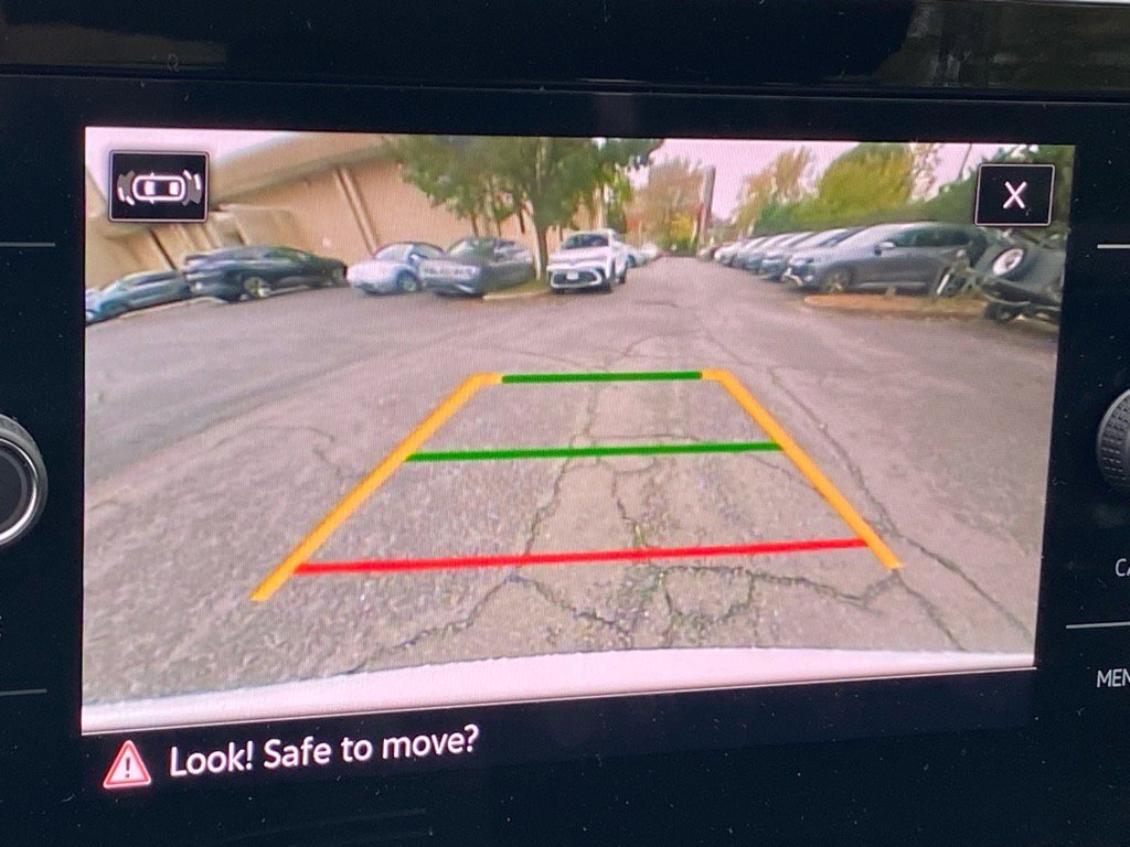 Used 2025 Volkswagen Taos SE image 15