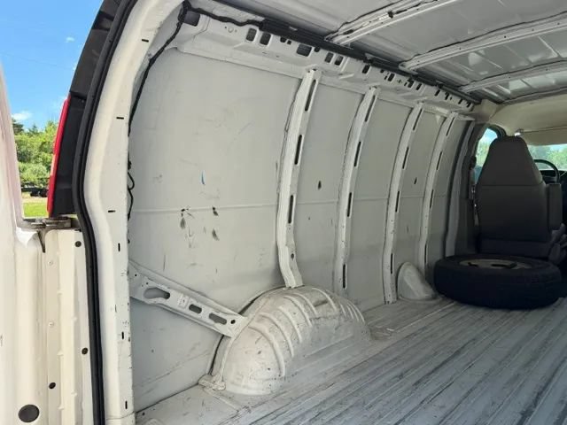 Used 2007 Chevrolet Express 1500 RWD image 21