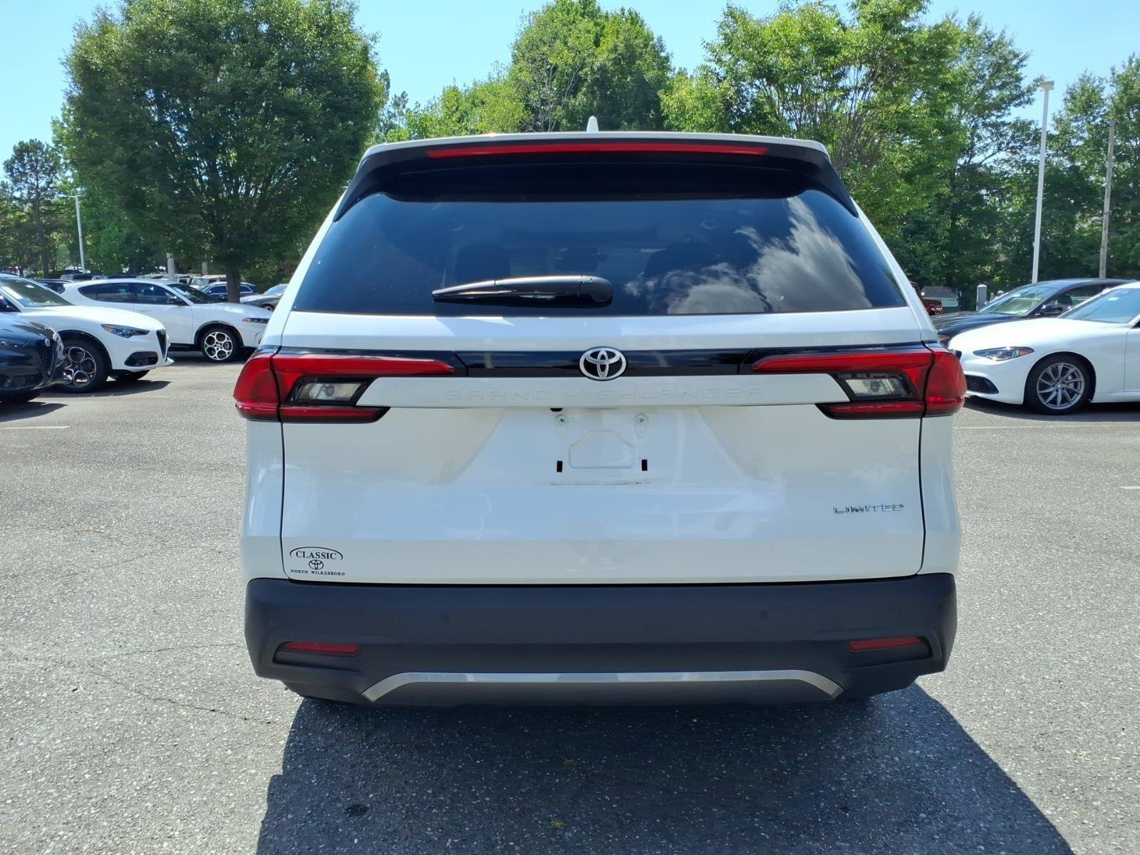 Used 2024 Toyota Grand Highlander FWD image 17