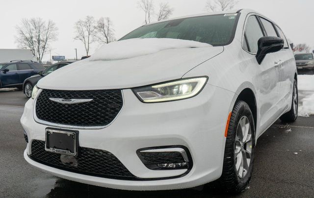 New 2026 Chrysler Pacifica Select image 2
