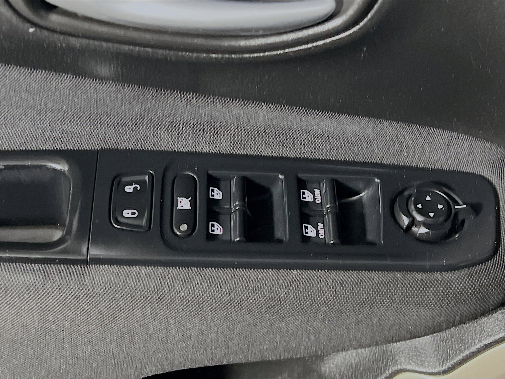 Used 2016 Jeep Renegade Latitude w/ Popular Equipment Group image 17