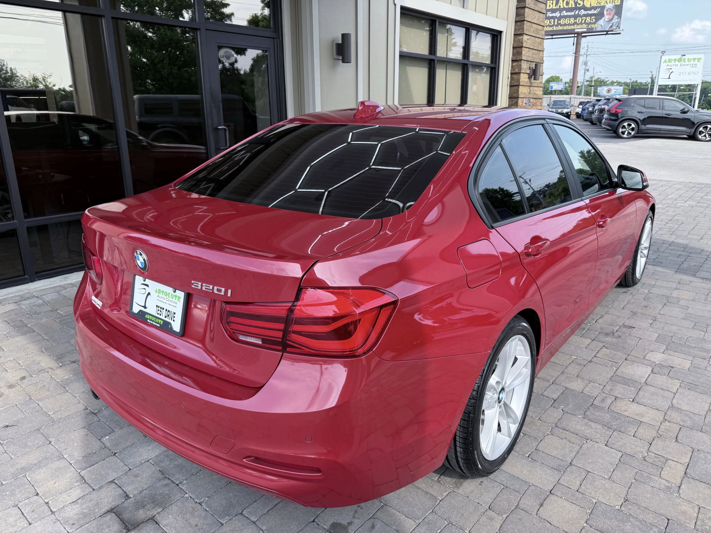 Used 2017 BMW 320i Sedan image 5