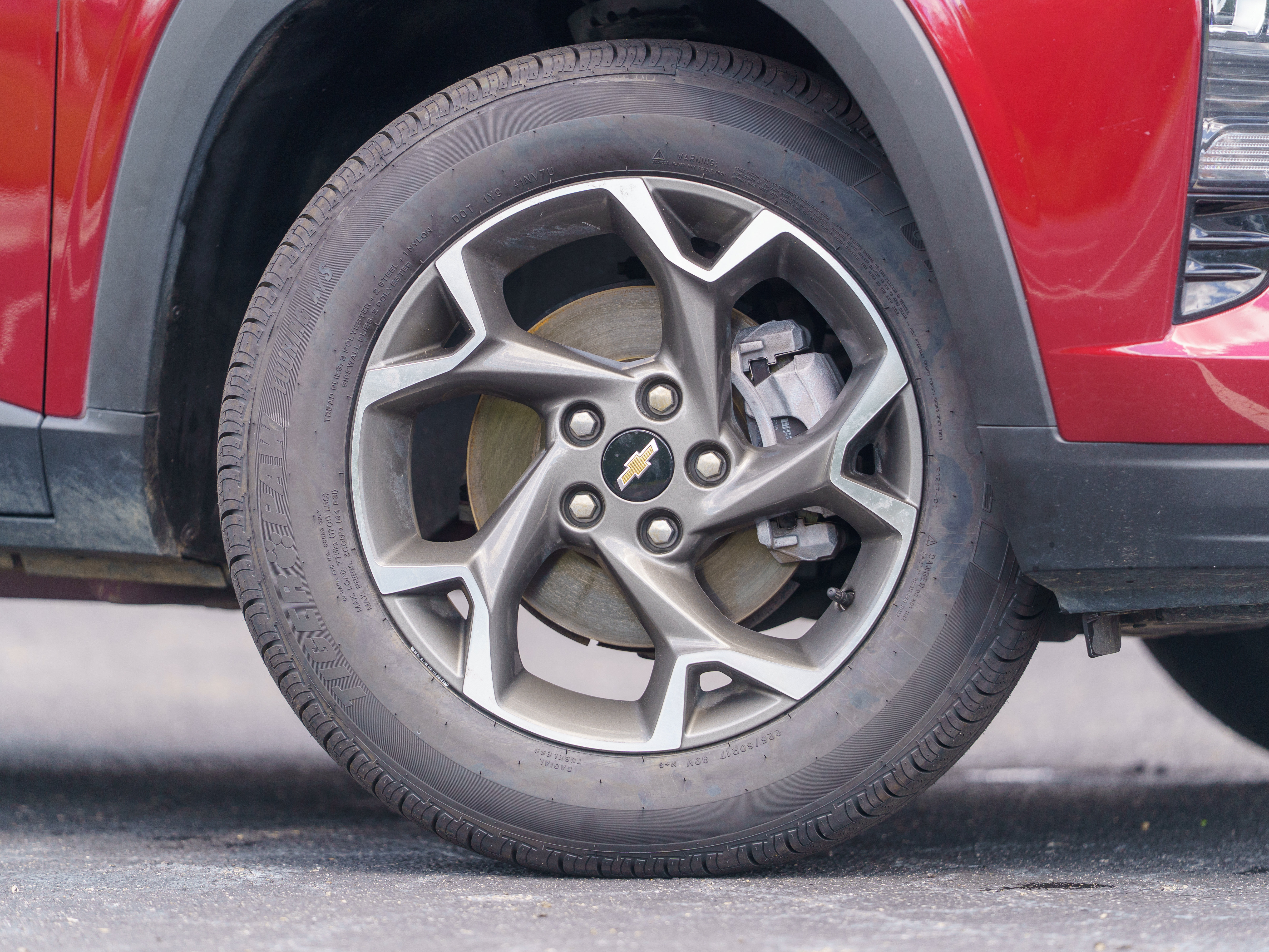 Used 2025 Chevrolet Trax LT FWD image 38