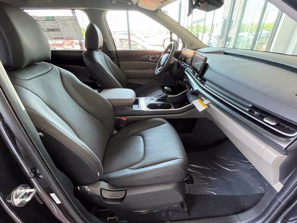 New 2026 Kia Carnival FWD image 29
