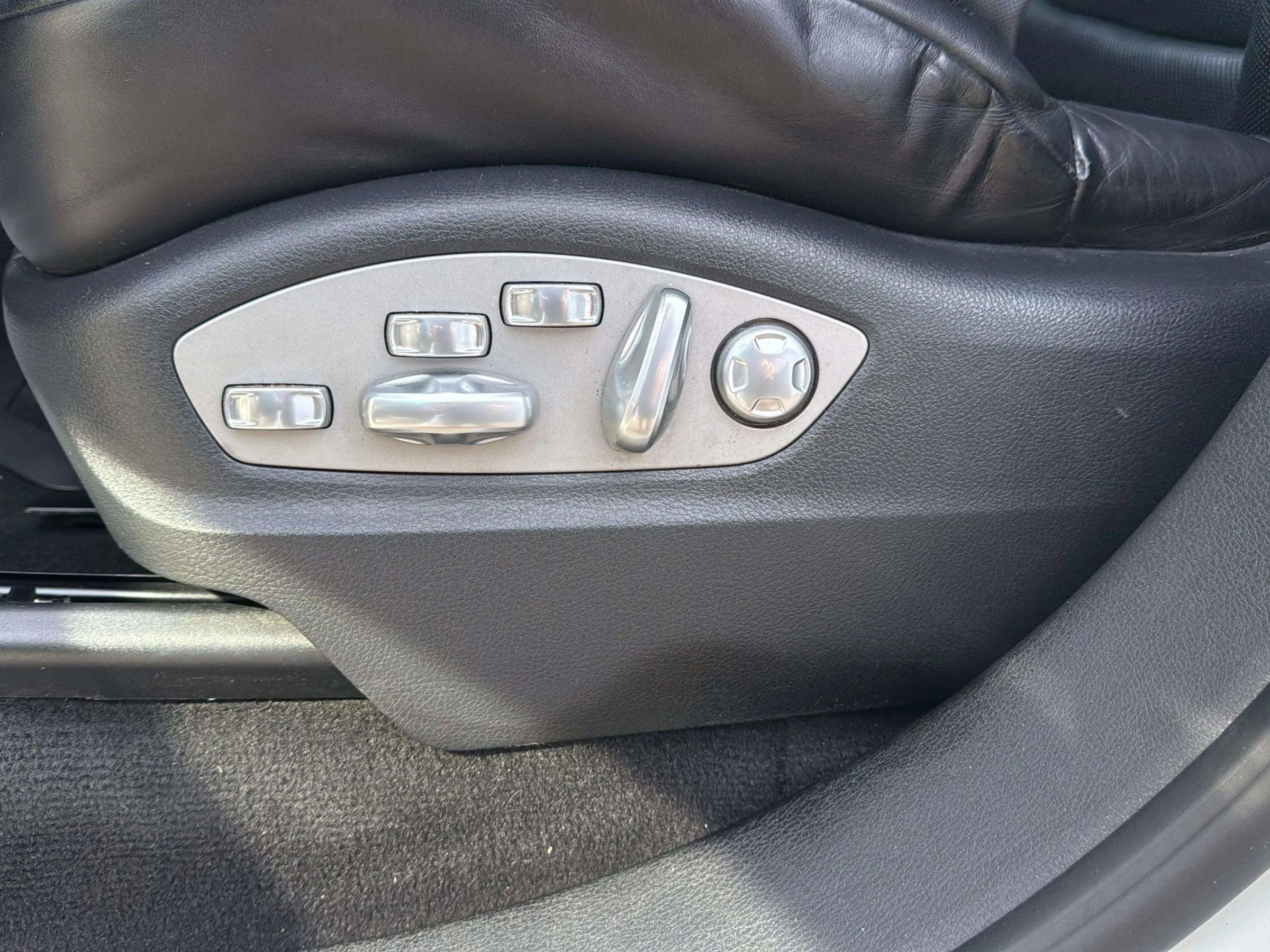 Used 2016 Porsche Cayenne GTS w/ Premium Package Plus image 33