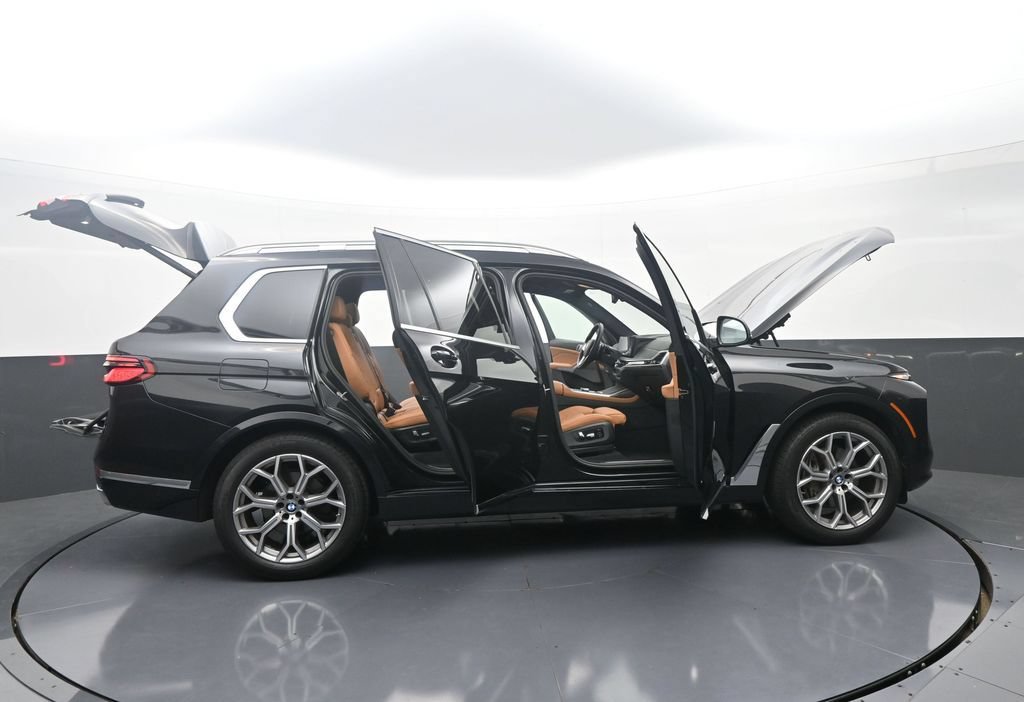 Used 2024 BMW X7 xDrive40i AWD/4WD image 47