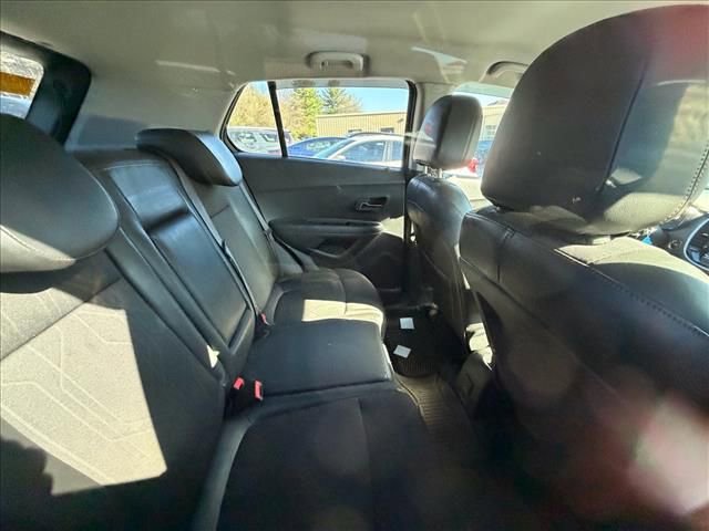 Used 2018 Chevrolet Trax LT w/ LT Convenience Package image 18