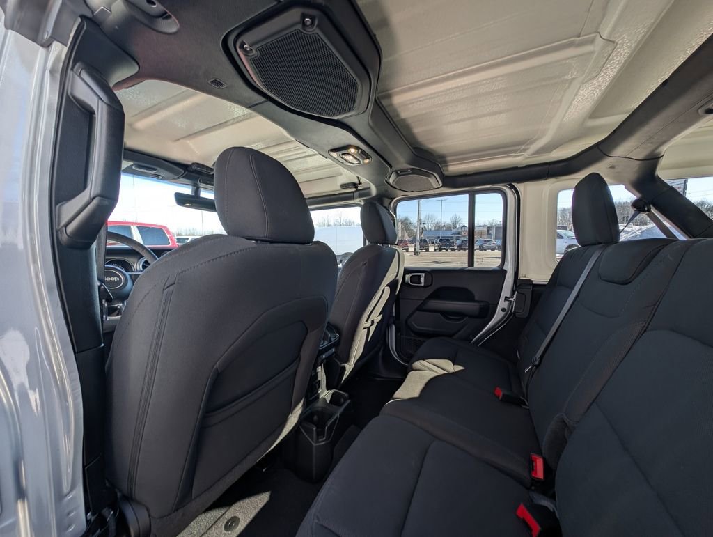 Used 2023 Jeep Wrangler Sahara image 17