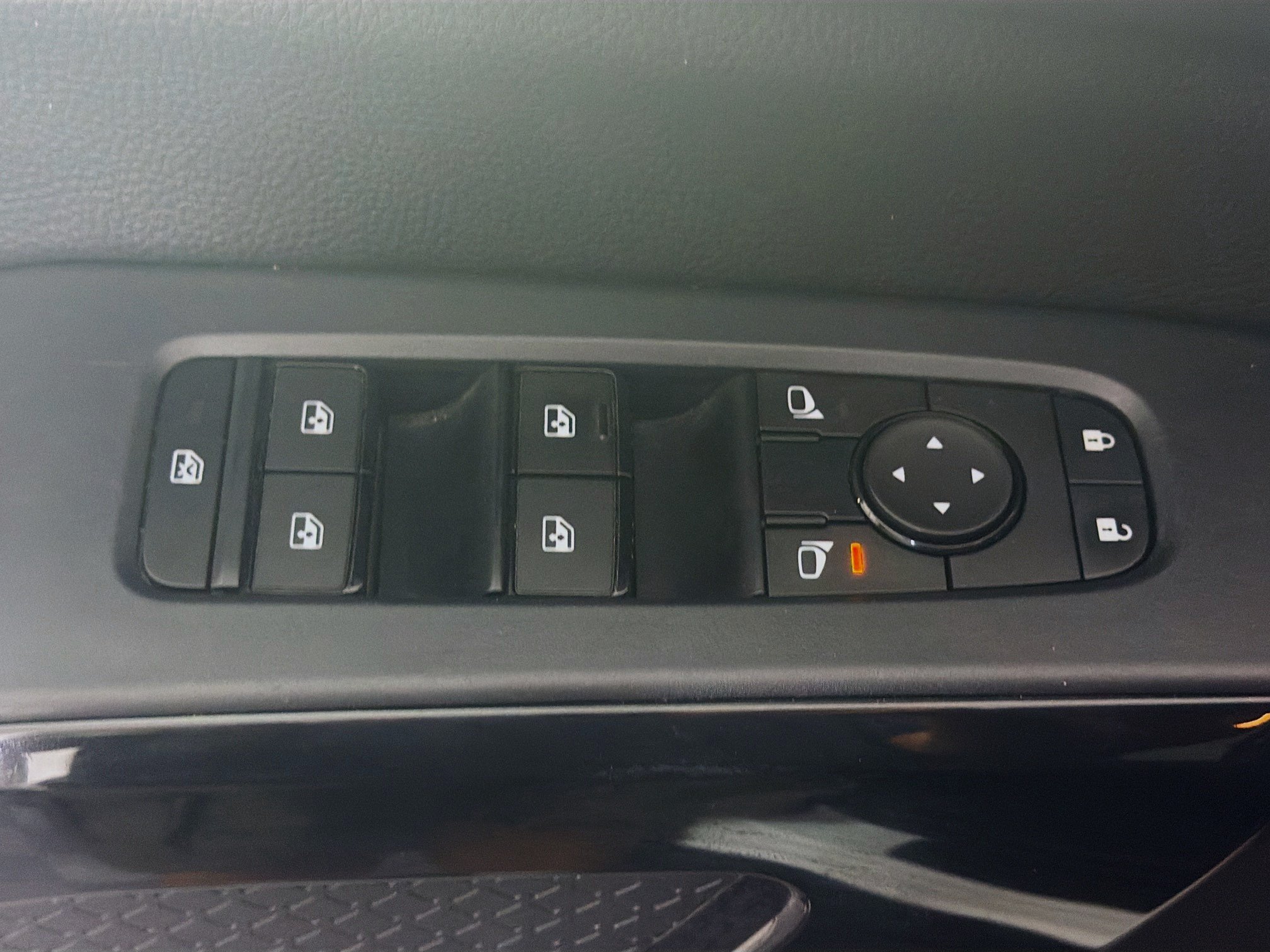 Used 2024 Nissan Pathfinder SV FWD image 15