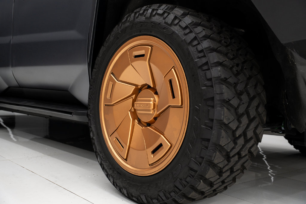 Used 2024 Cadillac Escalade Premium Luxury AWD/4WD image 7