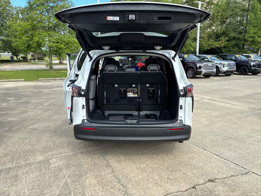 New 2026 Toyota Sienna XLE FWD image 31