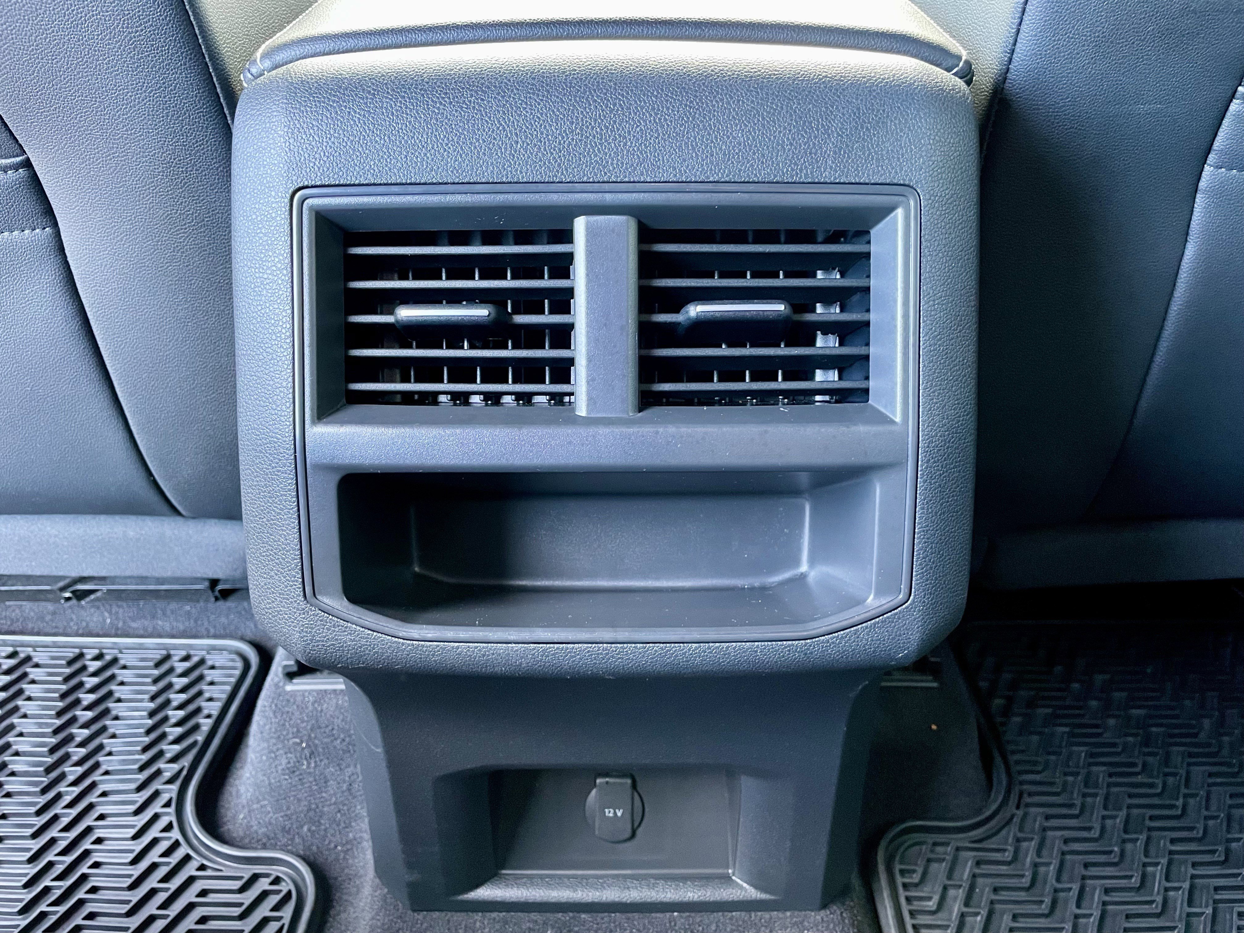 Used 2022 Volkswagen Atlas Cross Sport SE image 25