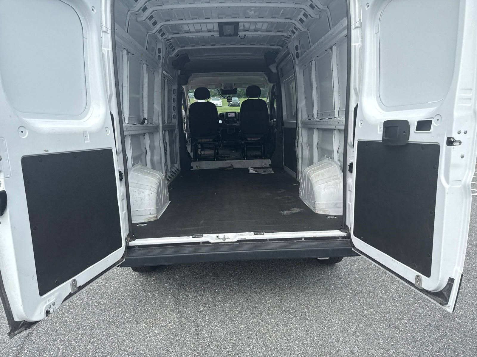 Used 2025 RAM ProMaster 2500 w/ Convenience Group FWD image 6
