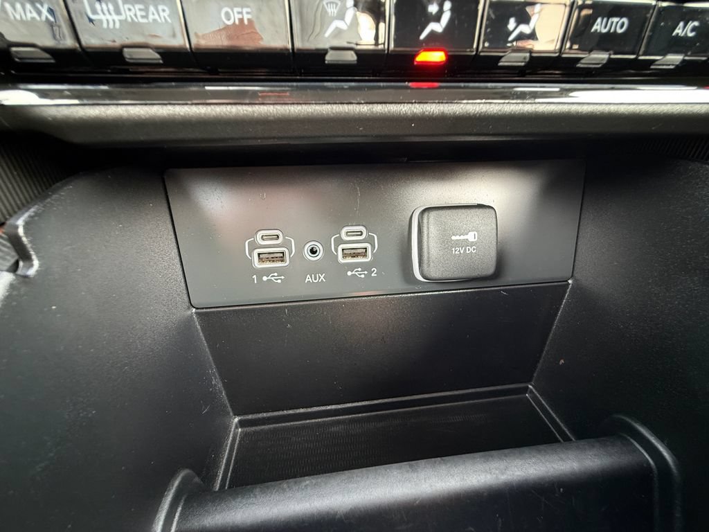 Used 2024 Jeep Grand Cherokee Laredo AWD/4WD image 34