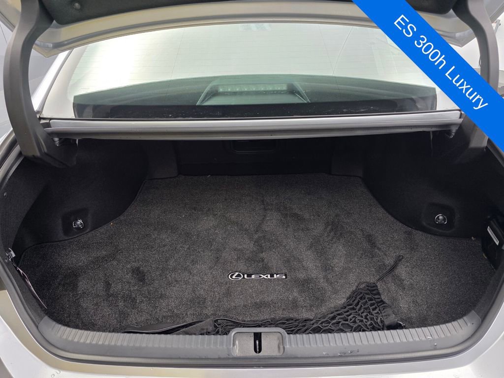 Used 2025 Lexus ES 300h w/ Technology Package image 16
