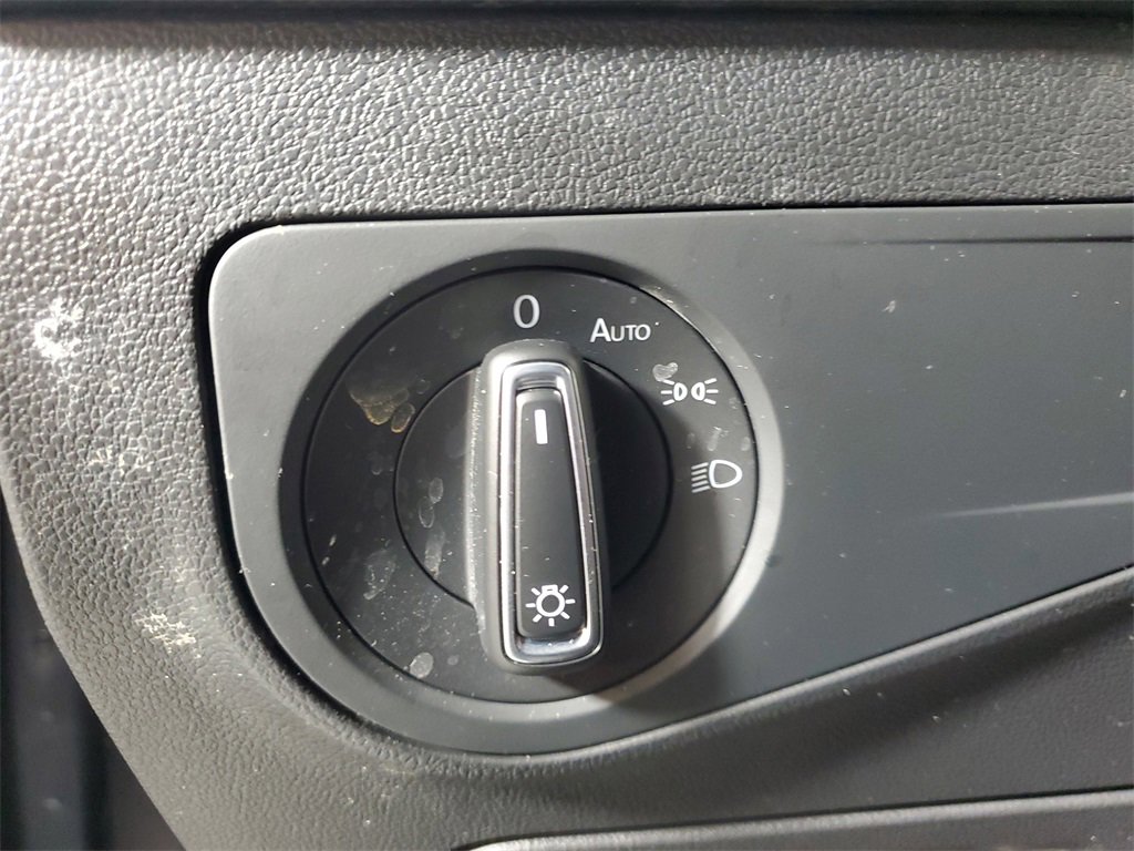 Used 2023 Volkswagen Tiguan SE R-Line image 13