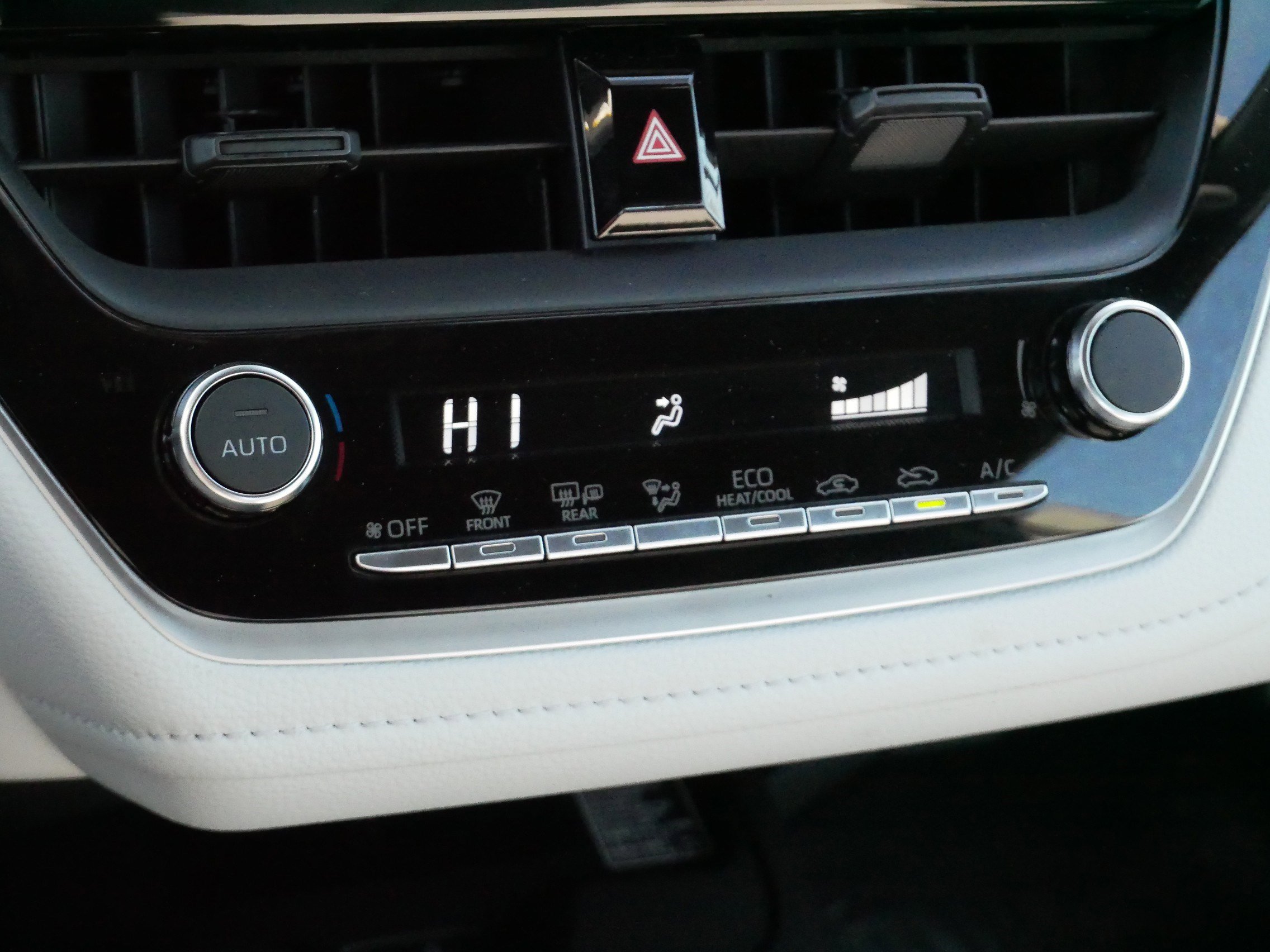 Certified 2024 Toyota Corolla SE w/ SE Premium Package image 23