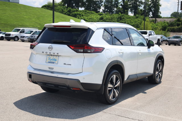 Certified 2025 Nissan Rogue SL w/ Tech Package AWD/4WD image 5