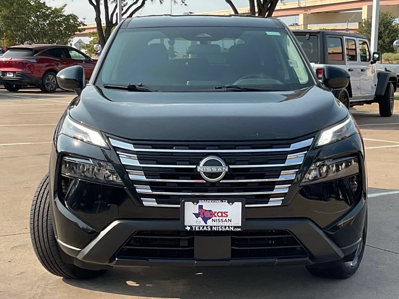 Used 2025 Nissan Rogue SV FWD image 2