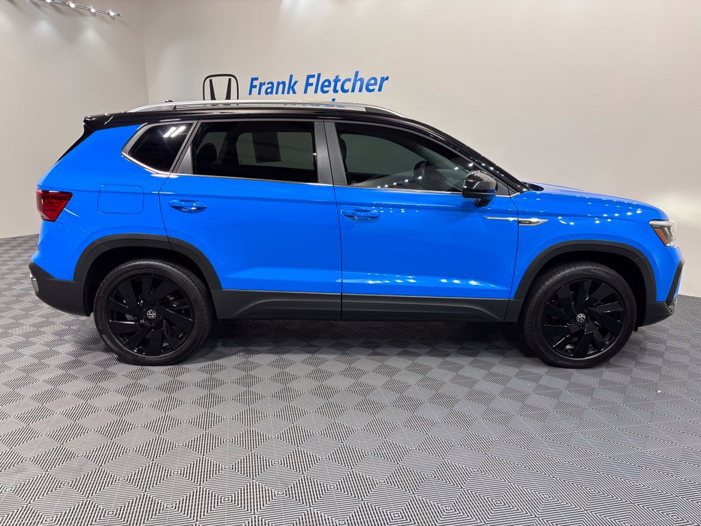 Used 2024 Volkswagen Taos SE w/ Panoramic Sunroof Package AWD/4WD image 7