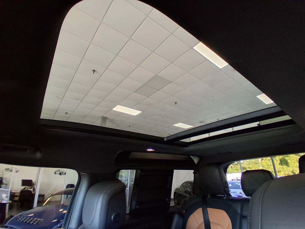 Used 2023 Land Rover Defender 90 X-Dynamic SE image 24