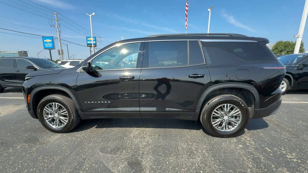 Used 2026 Chevrolet Traverse LT w/ Driver Confidence Package AWD/4WD image 5