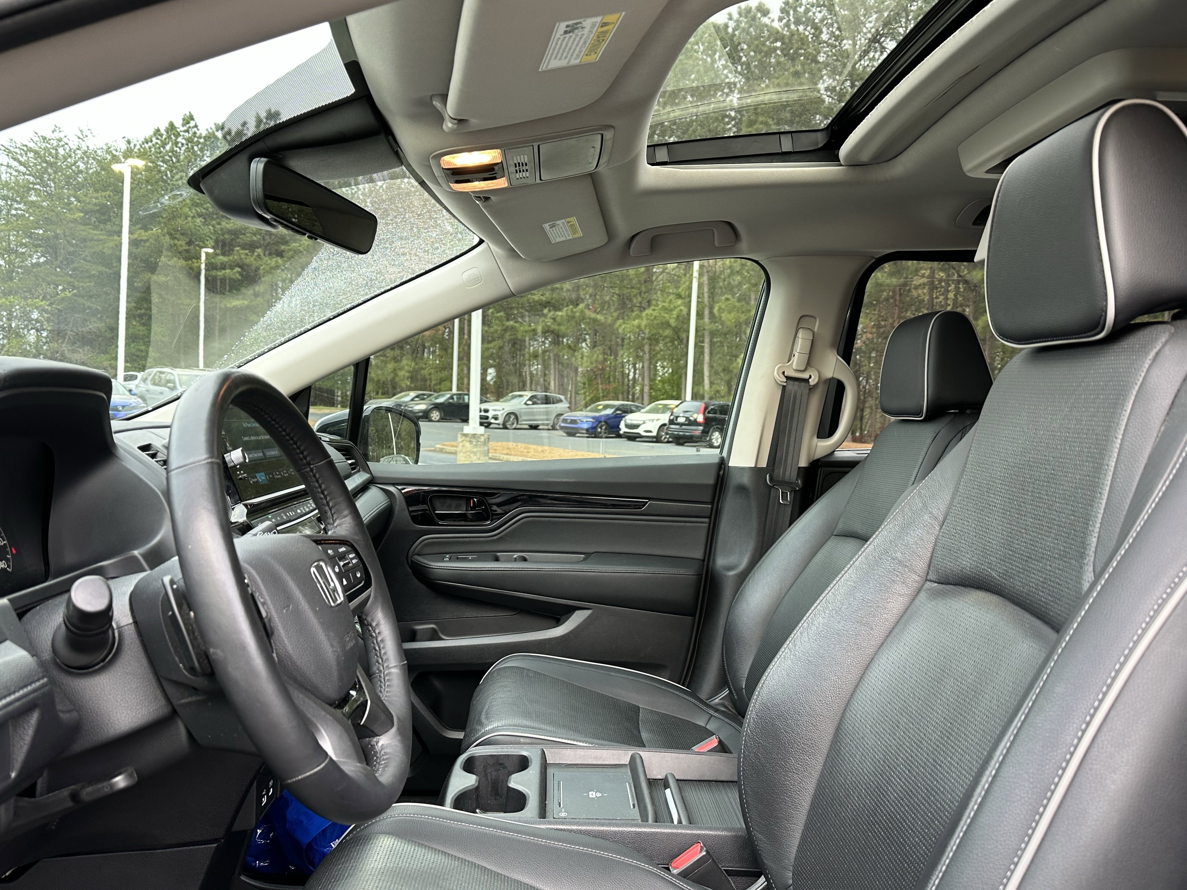 Used 2025 Honda Odyssey Elite image 7