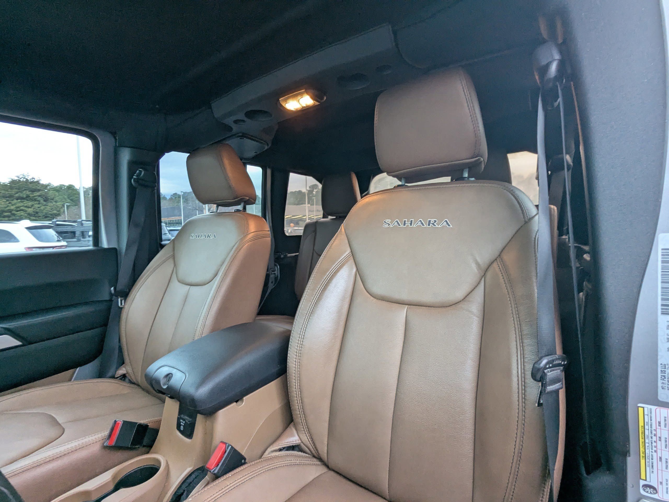 Used 2018 Jeep Wrangler Unlimited Sahara w/ Connectivity Group AWD/4WD image 9