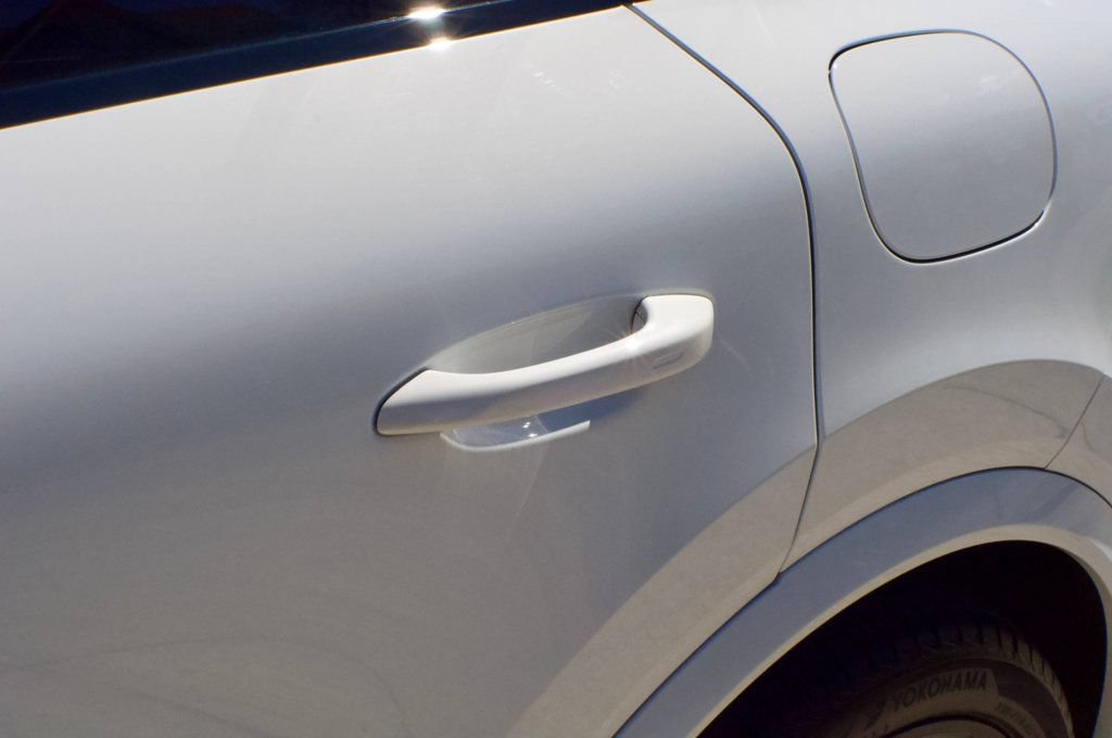 Used 2023 Porsche Cayenne Platinum Edition AWD/4WD image 14
