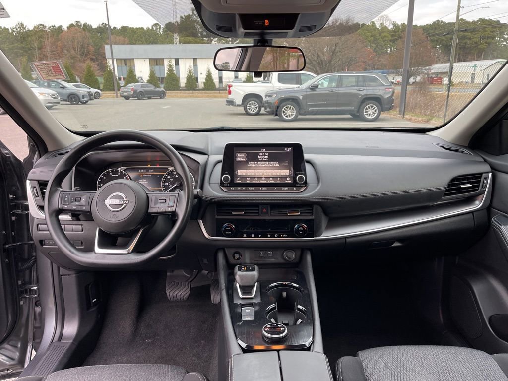 Used 2024 Nissan Rogue SV image 8