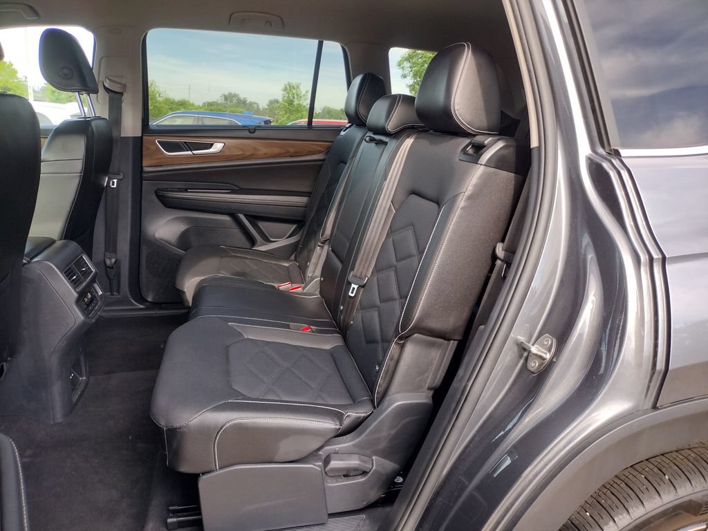 Used 2025 Volkswagen Atlas SE FWD image 8