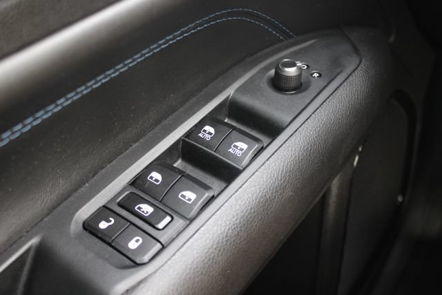 Used 2025 Jeep Compass Latitude w/ Convenience Group AWD/4WD image 18